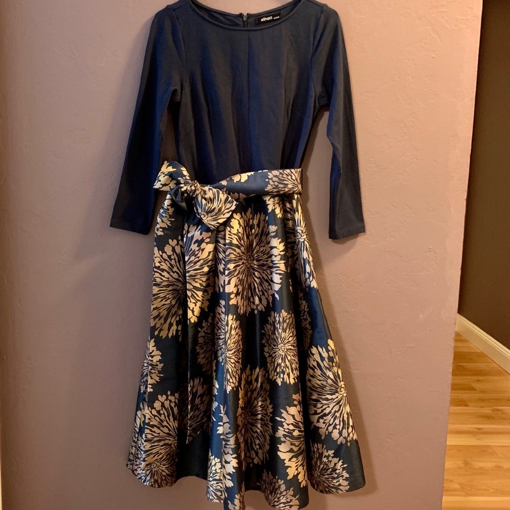 💙NWOT - Fit & Flare Midi Dress